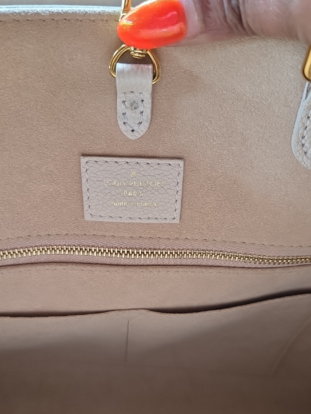Louis Vuitton Grey and White Monogram Onthego MM Tote Empreinte - Picture 8 of 10